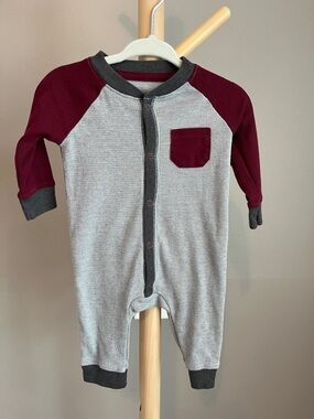 ⭐️⭐️ PICK 5 / $20 Cat & Jack Baby Thermal Henley Romper in Gray and Burgundy 0-3